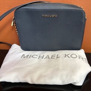 Awesome mid size crossbody bag. Great condition!